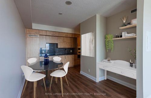 Willowdale Apartment | Sleek 1BR & Sttudy Condo - CN Tower, Skyline view - North York
