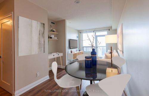 Willowdale Apartment | Sleek 1BR & Sttudy Condo - CN Tower, Skyline view - North York