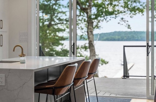 Enfield House | Sleek Modern Lake House