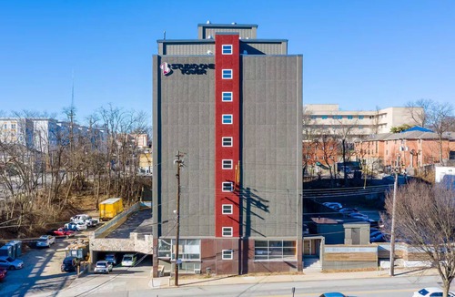 Corryville Apartment | Sleepover | Pristine 1BD/1BA + Gym - Cincinnati