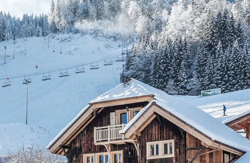 Morzine Ski Chalet | Sleeps 14 with a Hot tub and Sauna