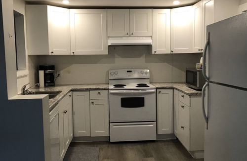 Wasaga Beach Cottage | Sleeps 8! Just a 2 Min. Walk to Beach 1