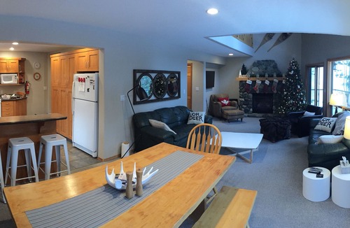 Sunburst Estates Ski Chalet | Sleepy Hollows Chalet (Huge multi-family Chalet at Sun Peaks Resort)