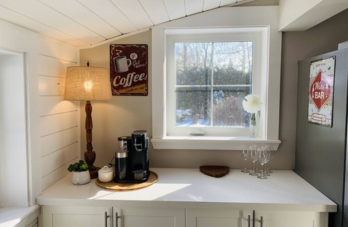 Scugog Cottage | Sleigh the Holidays! Entire Lakefront Cottage for a week over Xmas or NYE!