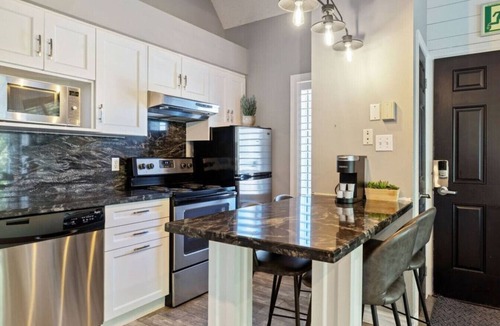 Craigleith Condo | Slopeside at 209 with Hot Tub + Mountain Views
