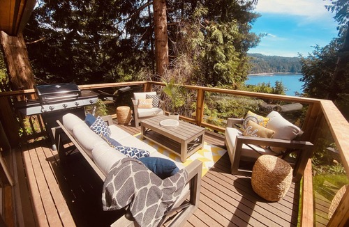 Halfmoon Bay Cottage | #Slowtravel~wood-fired hot tub, cold plunge, forest-bathing, earthing, beach