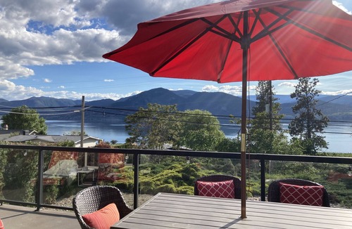 Okanagan-Similkameen House | Smack Dab in the Heart of Wine country🍷