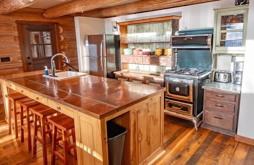 East Kootenay Cabin | Snow Creek Cabins by Fernie Lodging Co.