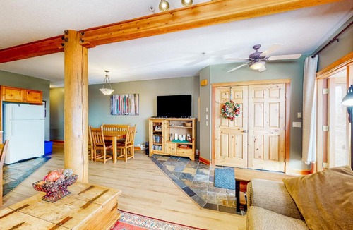 Snow Pine Estates Apartment | Snow Leopard's Retreat