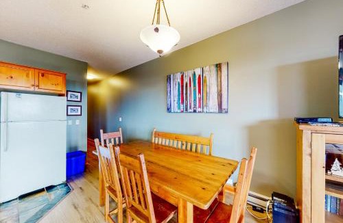 Snow Pine Estates Apartment | Snow Leopard's Retreat