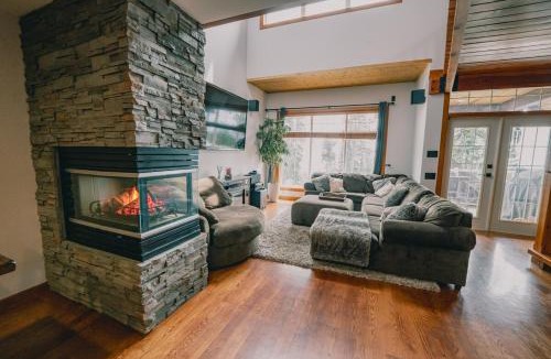 Snow Pine Estates Apartment | Snow Reason A