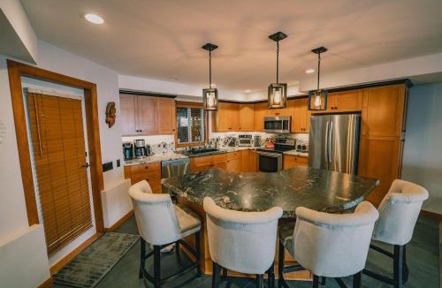 Snow Pine Estates Apartment | Snow Reason A