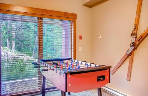 Snow Pine Estates House | Snowbanks 4