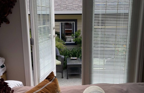 Saanich East Bed & Breakfast | Snowbird Delight