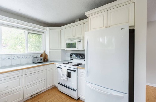 Regional District of Nanaimo House | Soar Above the Sea at Eagle’s Perch Oceanfront Retreat