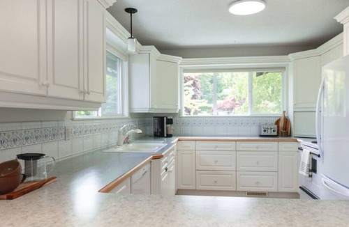 Regional District of Nanaimo House | Soar Above the Sea at Eagle’s Perch Oceanfront Retreat