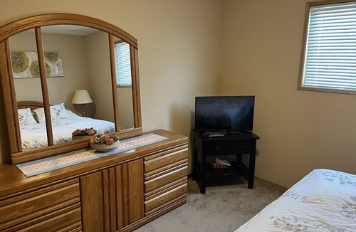 Shawnessy House | Somerset - Furnished 4 Bedroom Home