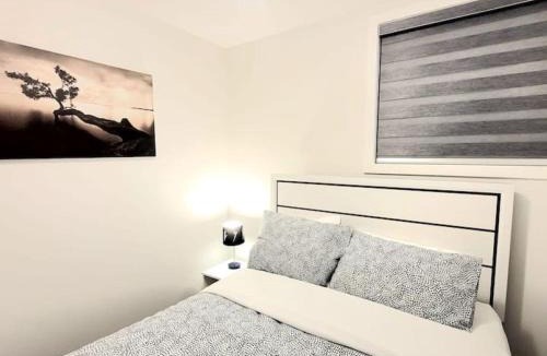 Southeast Calgary Apartment | Somy Suite - Cozy 2bedrom with two queens bed and free street parking