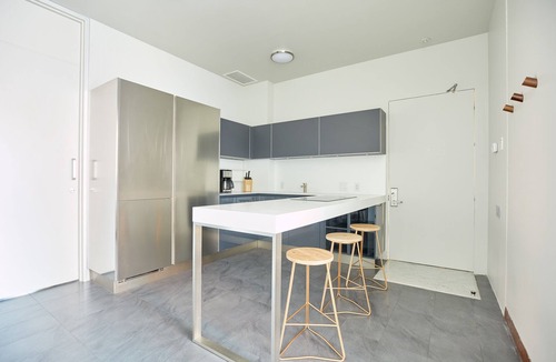 Fashion District Apartment | Sonder The Slate | Superior Lofted King Suite+ w/Balcony