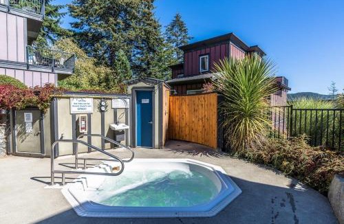 Sooke House | Sooke Harbour Townhouse