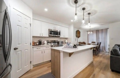 Stony Plain House | Soothing 3BDRM-King house near ice rink and golf course with WiFi in Stony Plain