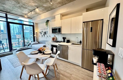 Connaught Apartment | Sophisticated MetroLux Downtown Suite