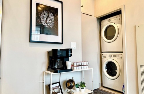 Connaught Apartment | Sophisticated MetroLux Downtown Suite