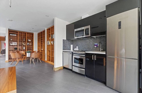 Connaught Apartment | Sophisticated MetroLux Downtown Suite