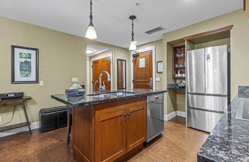 Canmore Condo | Sophisticated Mountain Condo – Pool & Hot Tub