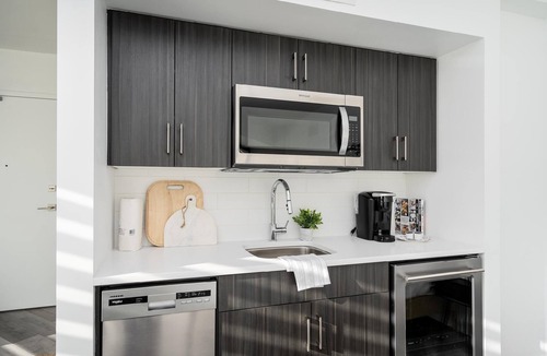 Fort Gary Apartment | South Wpg Steps from the UofM+Bright Studio+30 UC+ Parking (300-30)