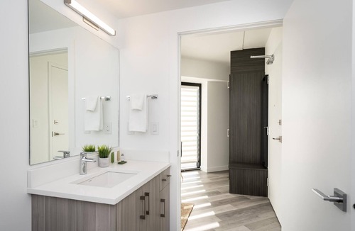 Fort Gary Apartment | South Wpg Steps from the UofM+Bright Studio+30 UC+ Parking (300-30)