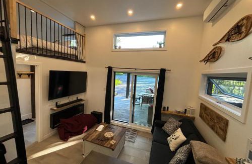 Adstock House | Spa - Chalet Sur Les Sentiers du Pic-Bois