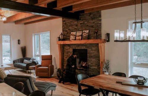 Les Collines-de-l'Outaouais Regional County Municipality Ski Chalet | Spa Firepit & Nature - Chalet de la Colonie