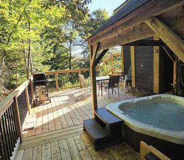 Saint-Faustin-Lac-Carre Ski Chalet | Spa & Lakefront - Chalet Huard