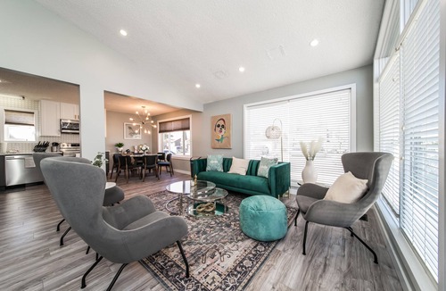 Southwest Edmonton House | Spa Oasis🌴Heated Pool★BBQ | A/C★Gym & Yoga Studio