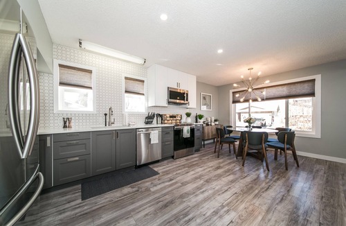 Southwest Edmonton House | Spa Oasis🌴Heated Pool★BBQ | A/C★Gym & Yoga Studio