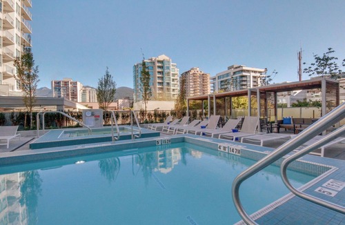 Central Lonsdale Apartment | Spacious 1-bedroom+den condo w/amazing amenities - 90 days minimum