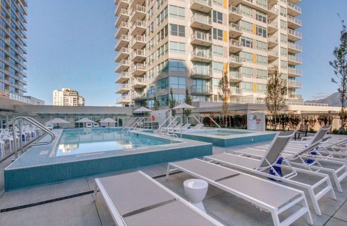 Central Lonsdale Apartment | Spacious 1-bedroom+den condo w/amazing amenities - 90 days minimum