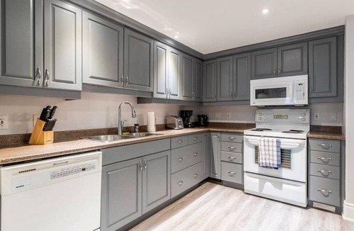 Bloor-Yorkville Apartment | Spacious 1BR Basement Apt with King Size Bed!