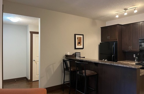 East Kootenay Condo | Spacious 1BR condo w King Bed, 5min to Fernie Alpine Resort, high speed internet
