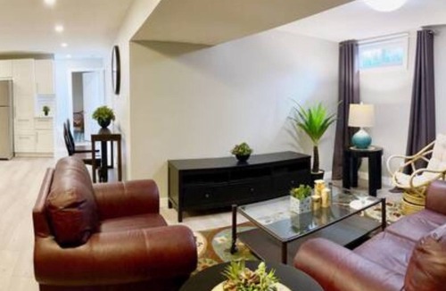 Northeast Edmonton House | Spacious 2-Bdm in-suite laundry Close to Hospital