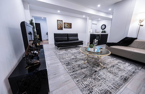 West Vancouver House | Spacious 2-Bedroom Basement Suite – Perfect for Families!