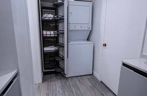 West Vancouver House | Spacious 2-Bedroom Basement Suite – Perfect for Families!