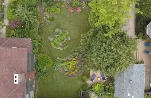 Downtown Niagara Falls House | Spacious 2 Story House with Beautiful Garden