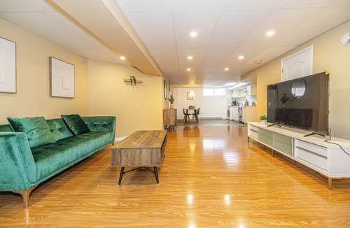 Brossard Apartment | Spacious 2BDRs Apt,ALL NEW! Close to DT/1 parking