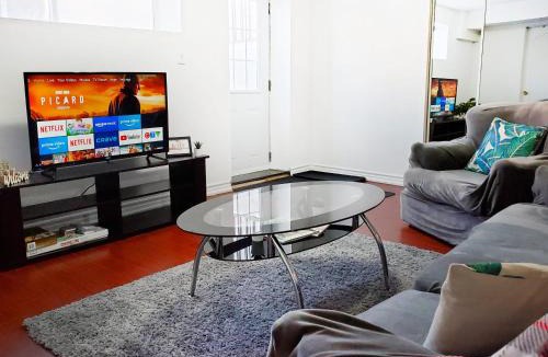 Churchill Meadows House | Spacious 2BR Apartment, Large Kitchen, Parking Included