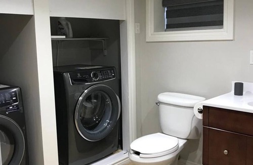 The Queensway House | Spacious 2BR Basement Suite - Mins to Downtown