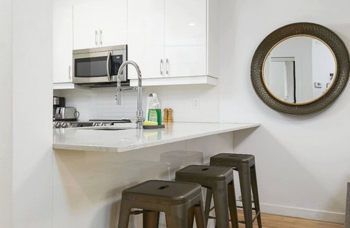 Quartier des Spectacles Apartment | Spacious 2BR Downtown Montreal | King + Queen Beds | High End Appliances