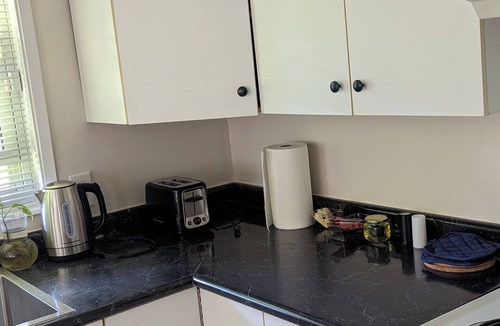 Delta House | Spacious 2BR Suite with Private Entrance in Sunny Tsawwassen