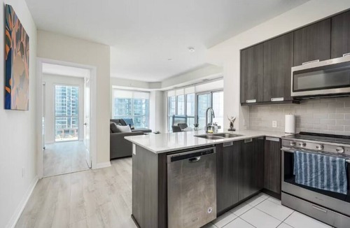 Old Town Apartment | Spacious 2BR Toronto Stay Near St Lawrence Market